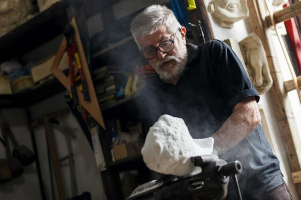 Découvrez l'art de la marbrerie sur notre site